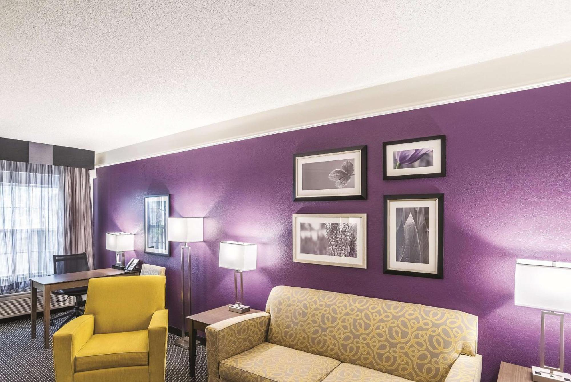 One-Bedroom King Suite Non-Smoking