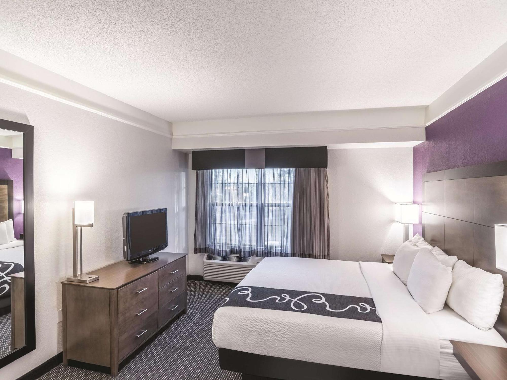 One-Bedroom King Suite Non-Smoking