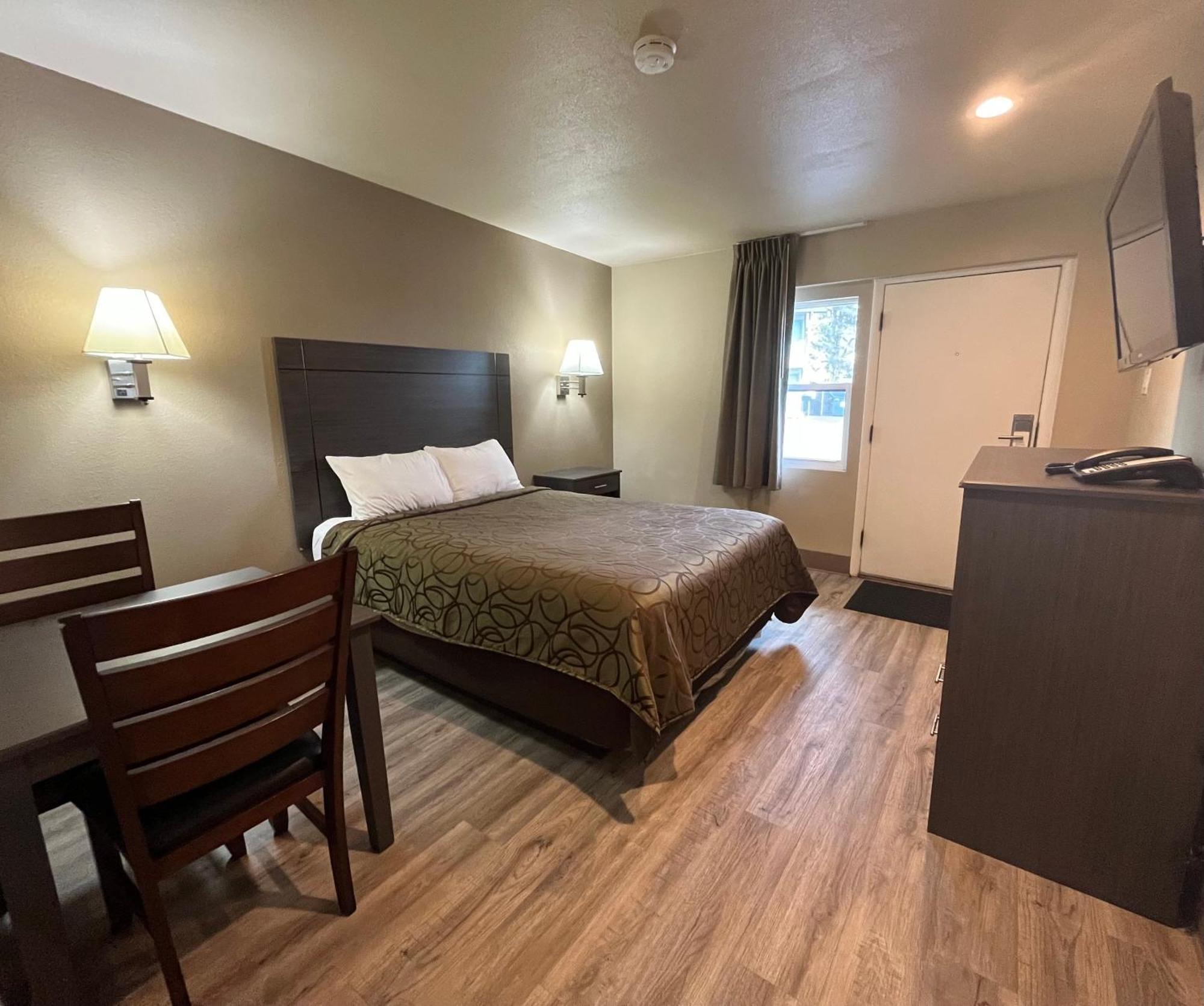 Queen Room