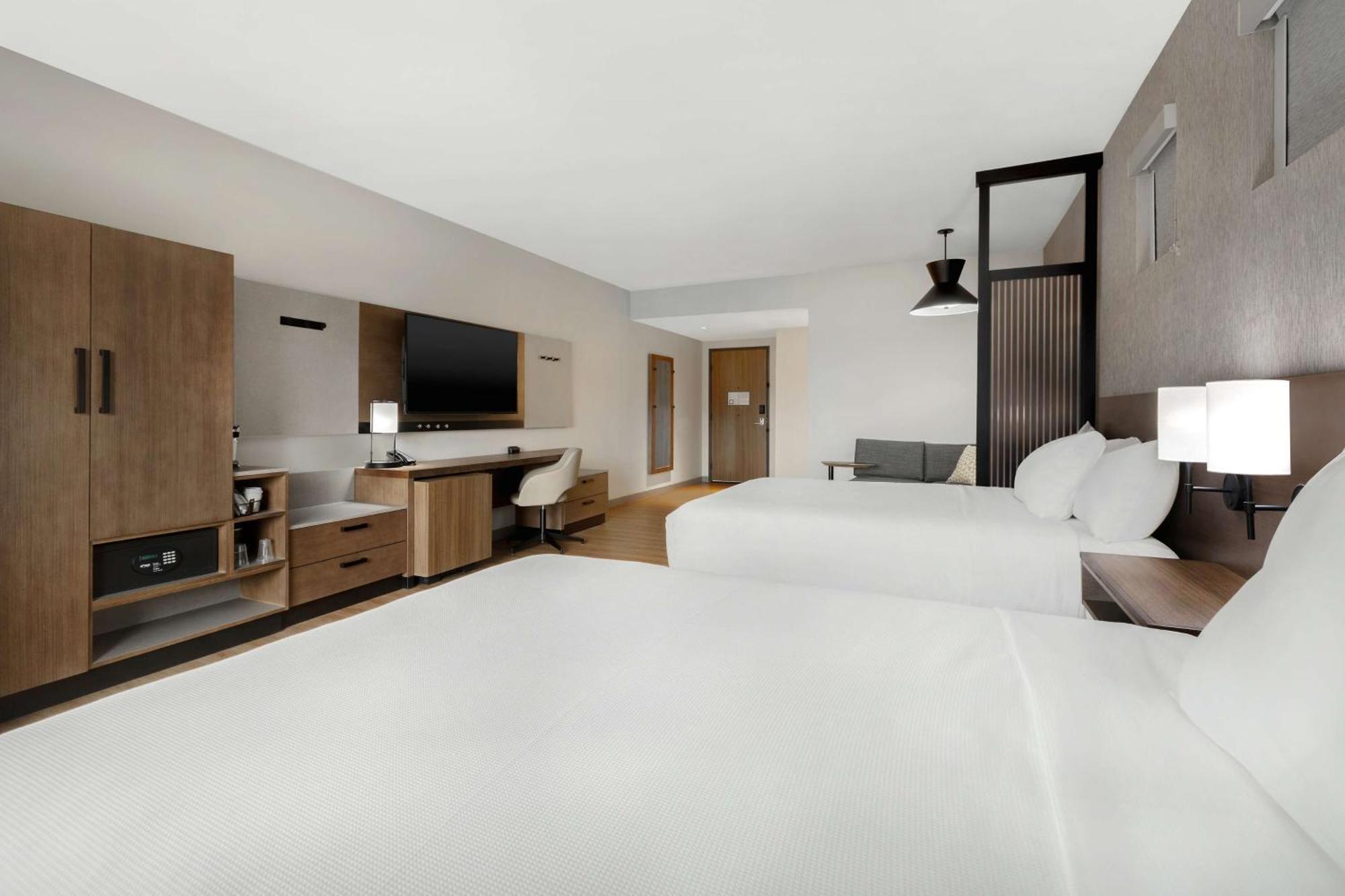 Queen Room Two Queen Beds Sofa Bed High Floor