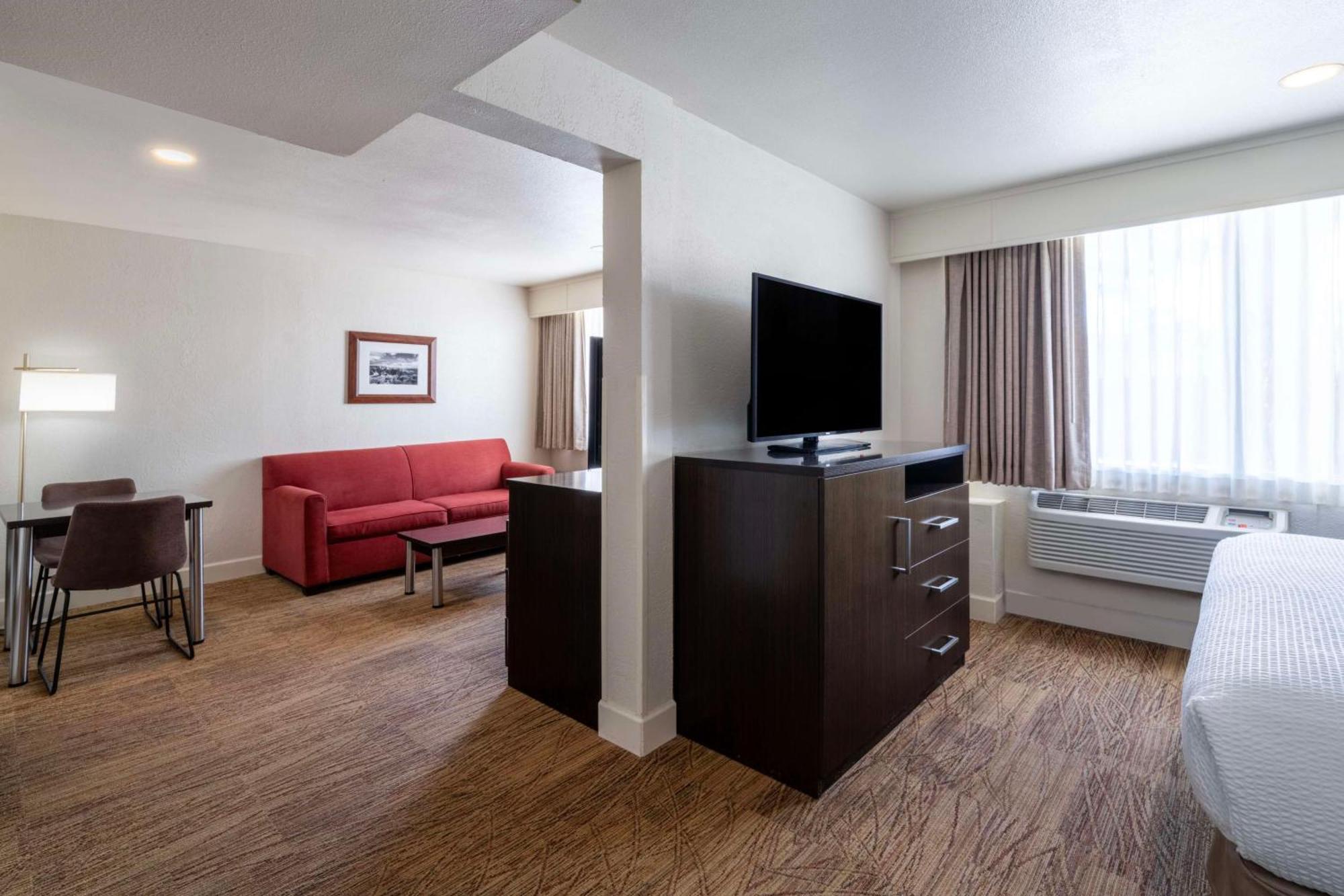 King Suite - Non-Smoking,1638479139:JPEG
