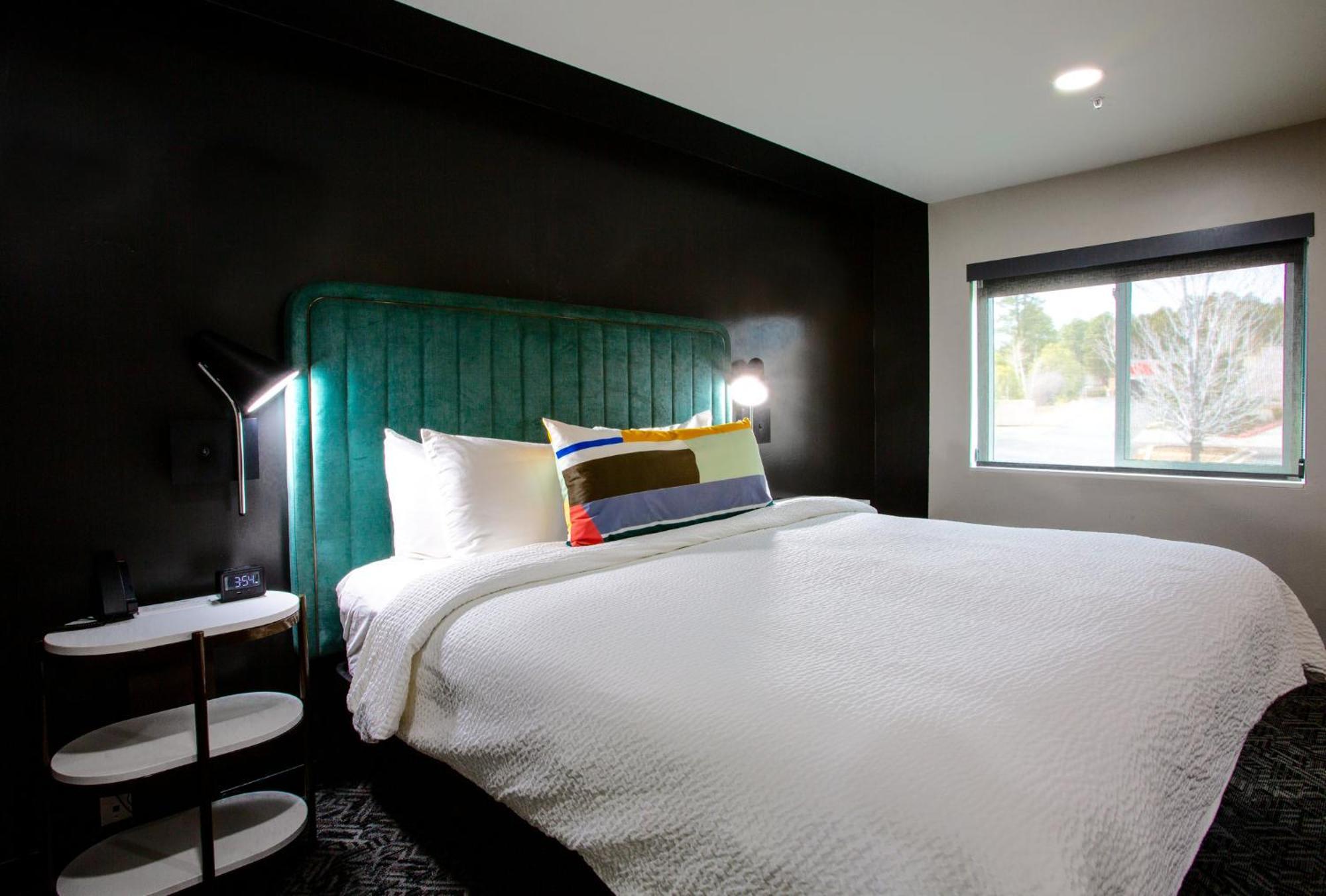 King Suite with Walk-In Shower,1654257155:JPEG