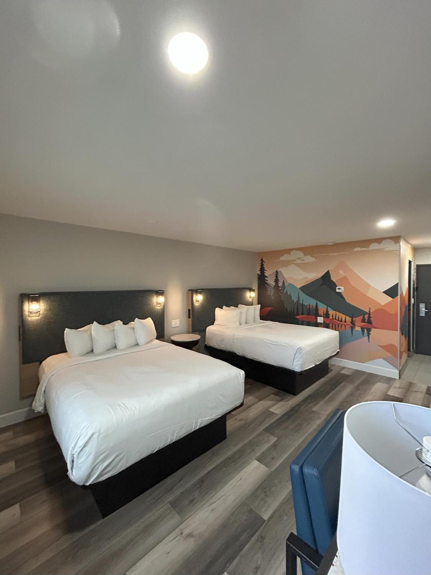 Queen Room Two Queen Beds Non-Smoking