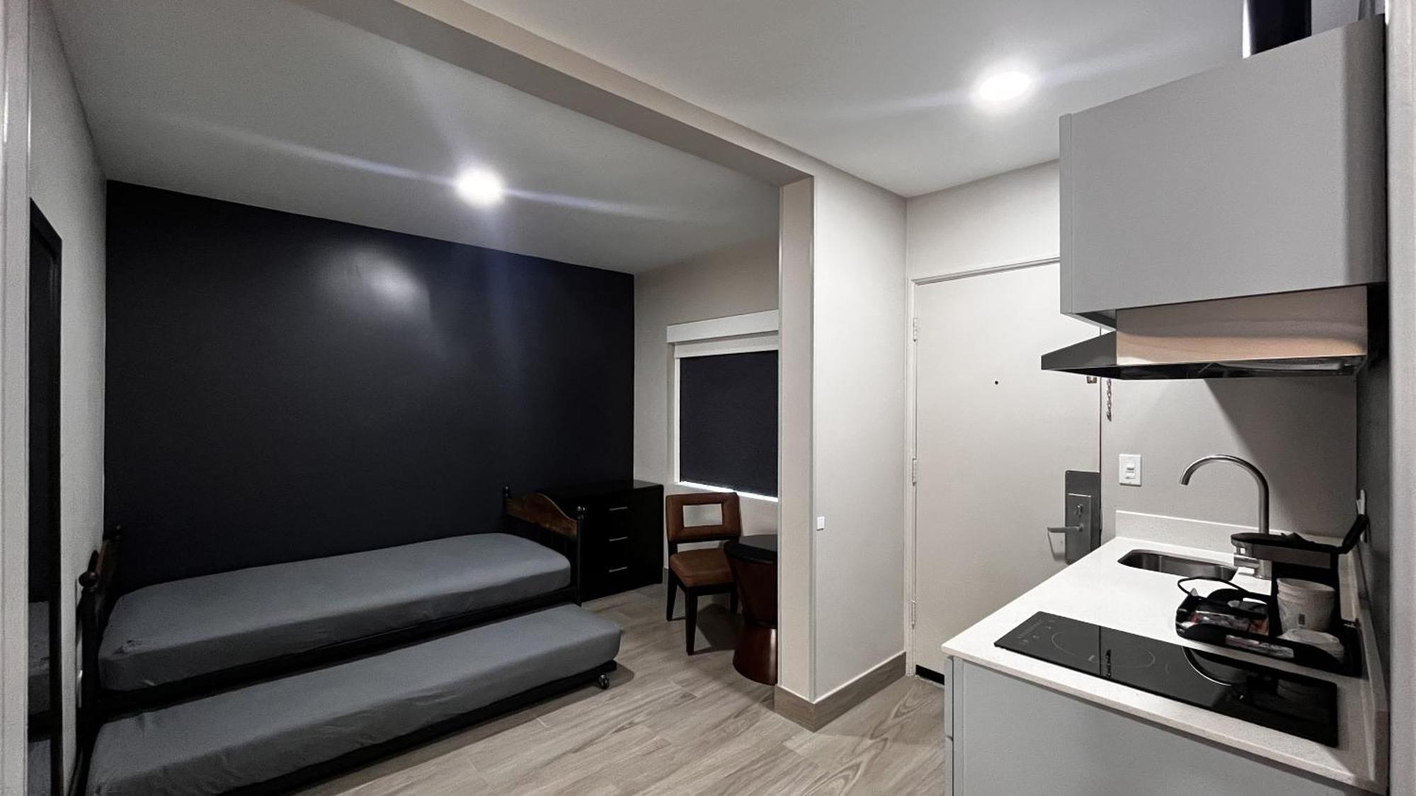 Family Queen Suite Kitchenette