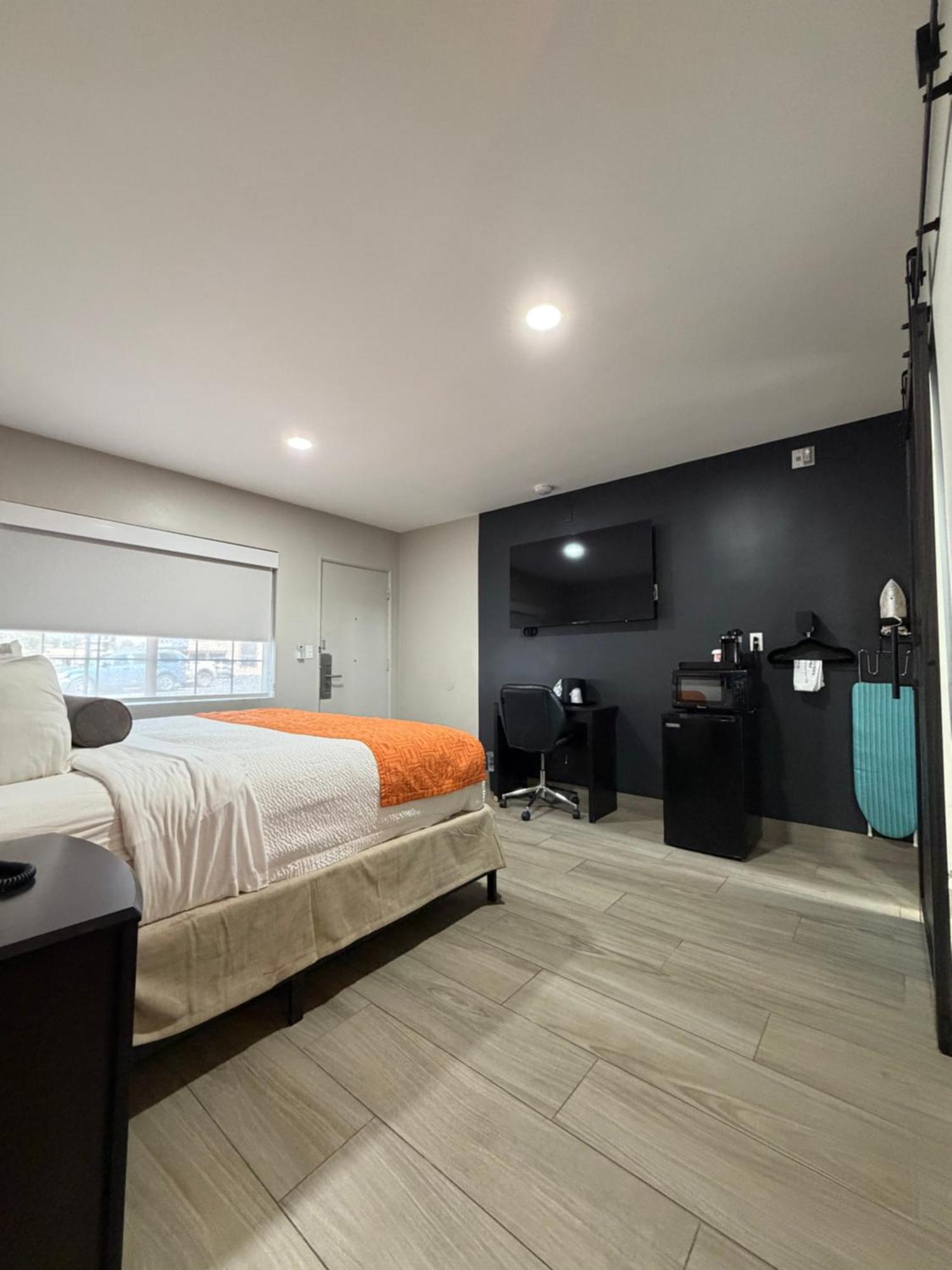 King Room Roll Shower Disability Access