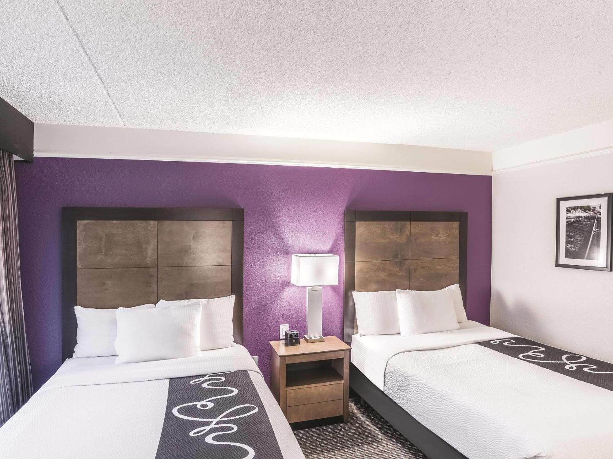 Queen Room Two Queen Beds Bath Tub Mobility Accessible or Non-Smoking
