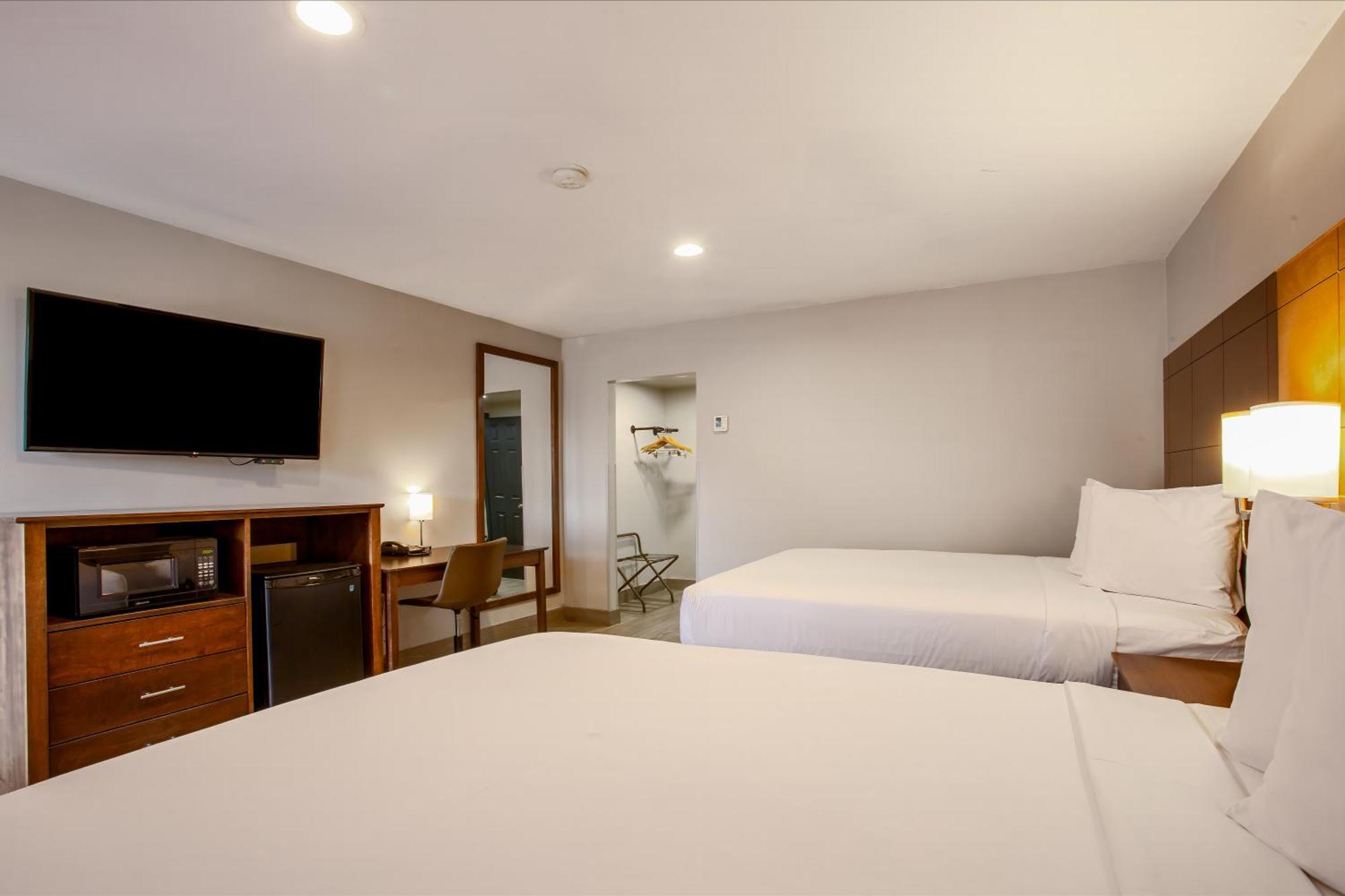 Deluxe Queen Room