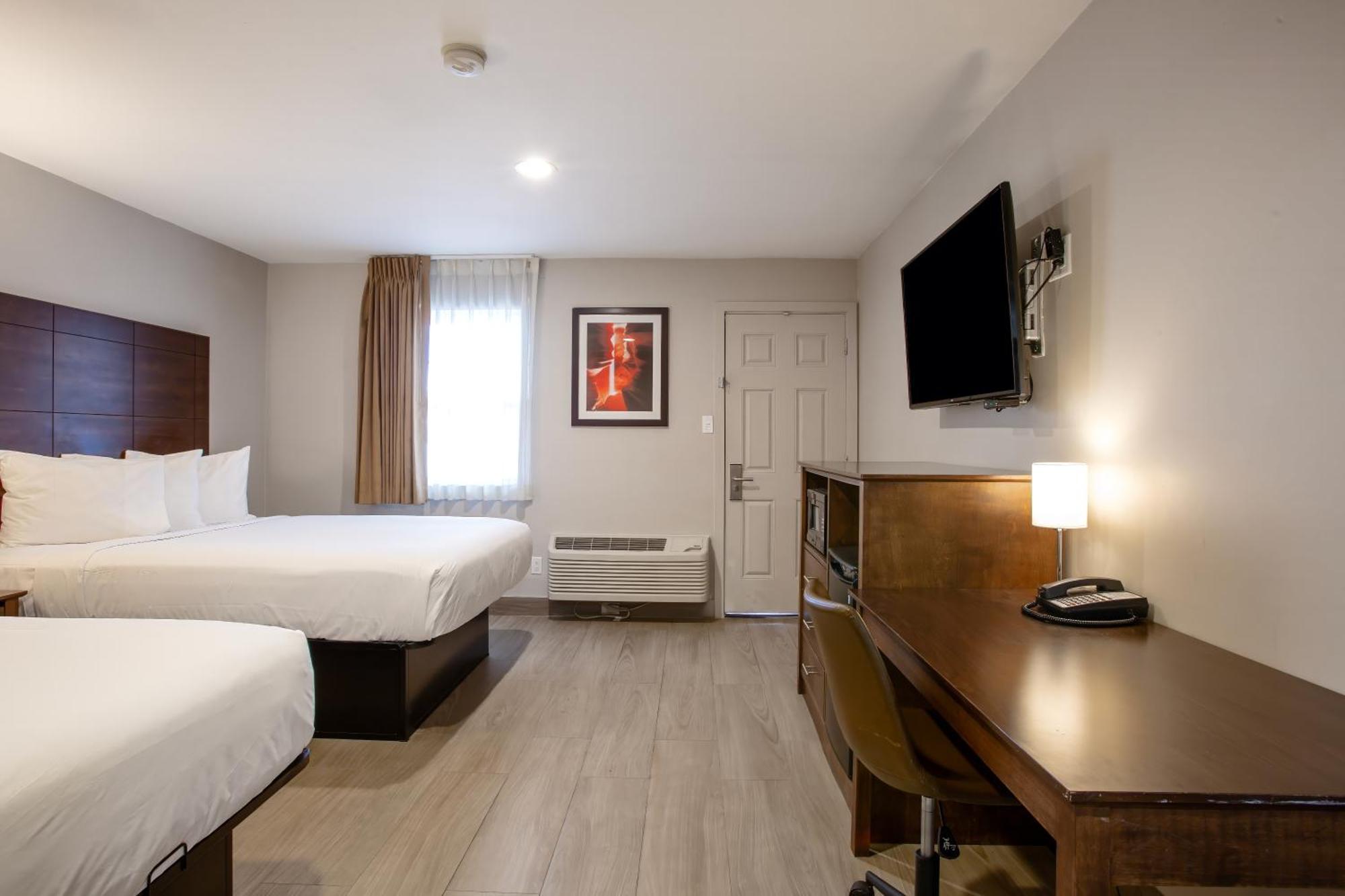 Deluxe Queen Room