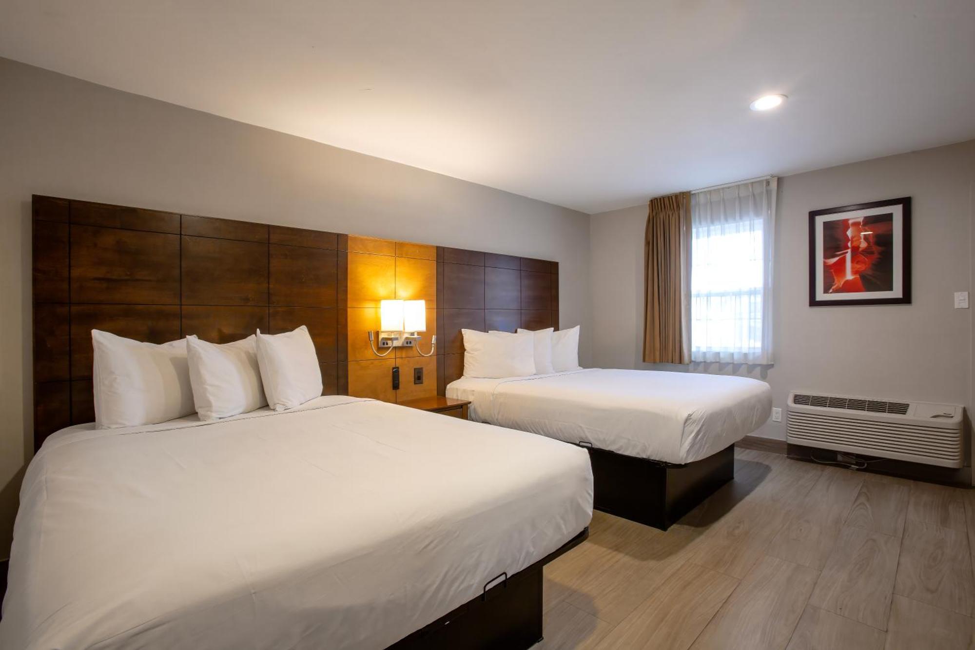 Deluxe Queen Room