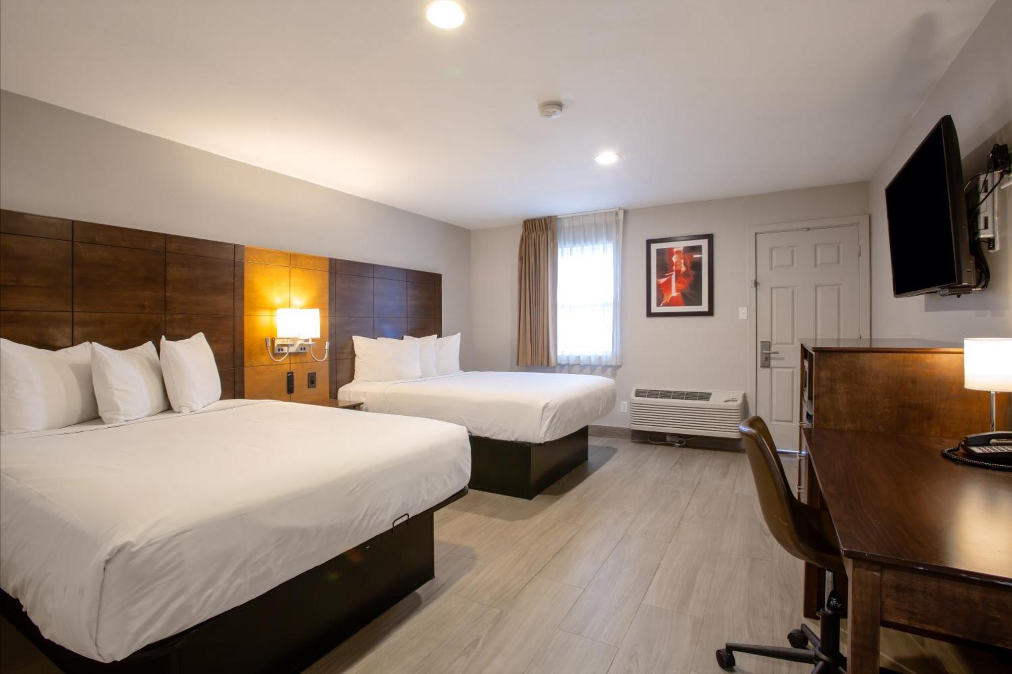 Deluxe Queen Room