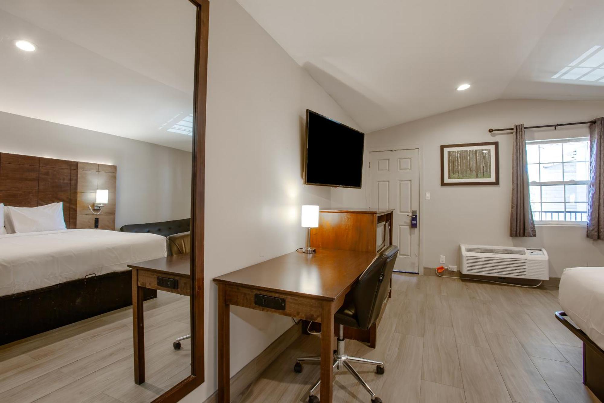 Deluxe King Room