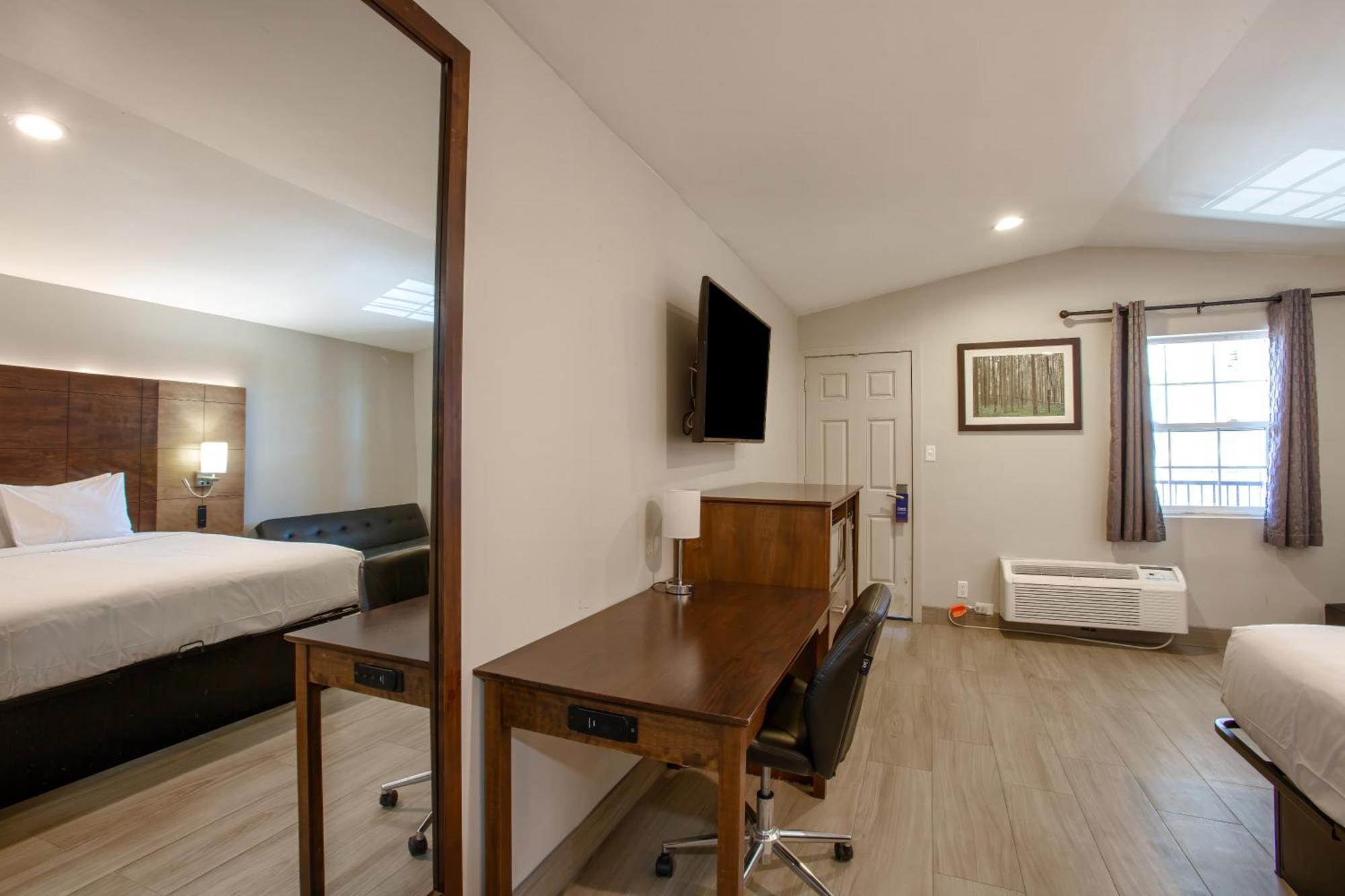 Deluxe King Room
