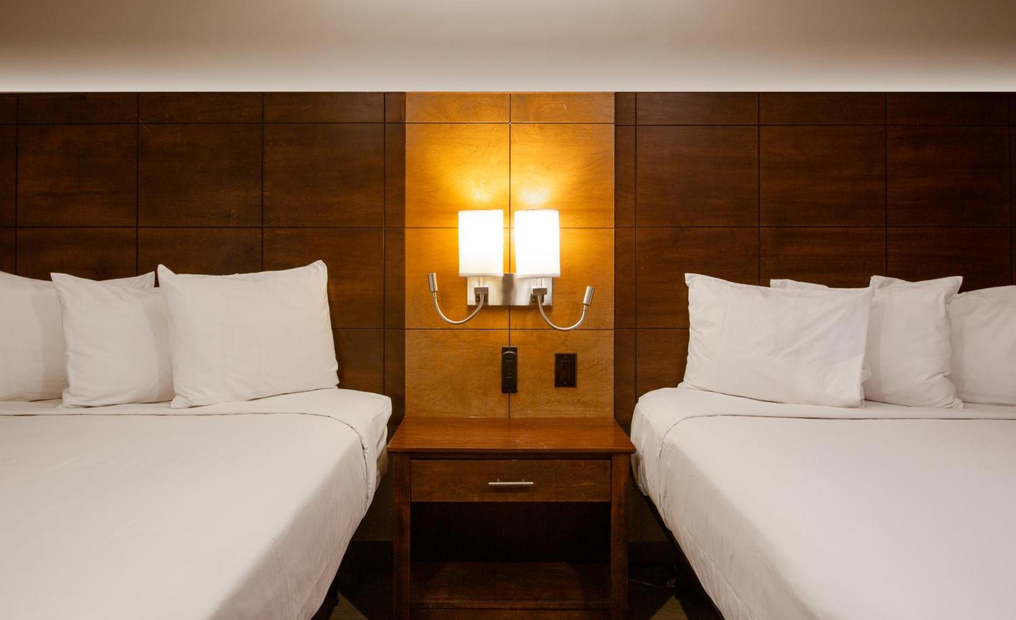 Deluxe Queen Room