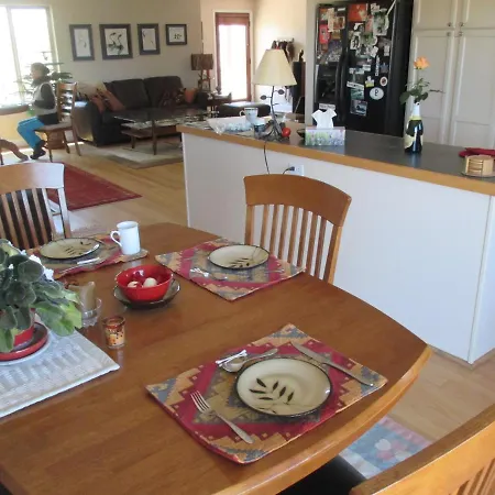 Peaks Wildernest House Bed And Breakfast-3