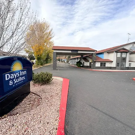 Days Inn & Suites By Wyndham Flagstaff I-40-2