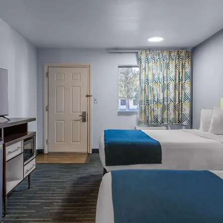 Days Inn & Suites By Wyndham Flagstaff I-40-3