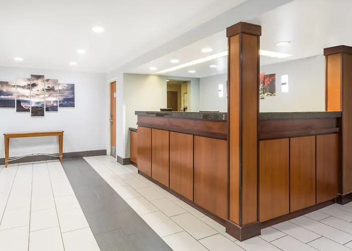 Baymont By Wyndham Flagstaff Hotel